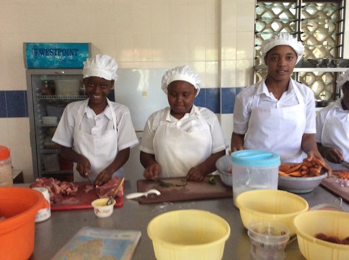 Mwanajuma, Beatrice y Mwanasha quieren ser cocineras