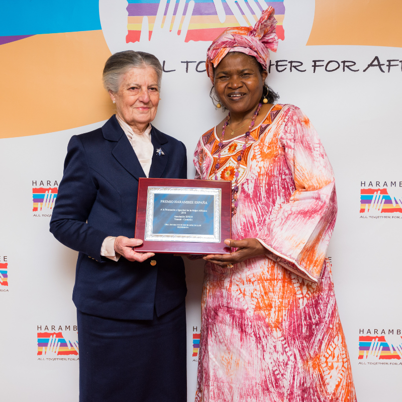 Esther Tallah, pediatra camerunesa que promueve la educación de la mujer para mejorar la calidad de vida de la infancia. Premio Harambee 2016