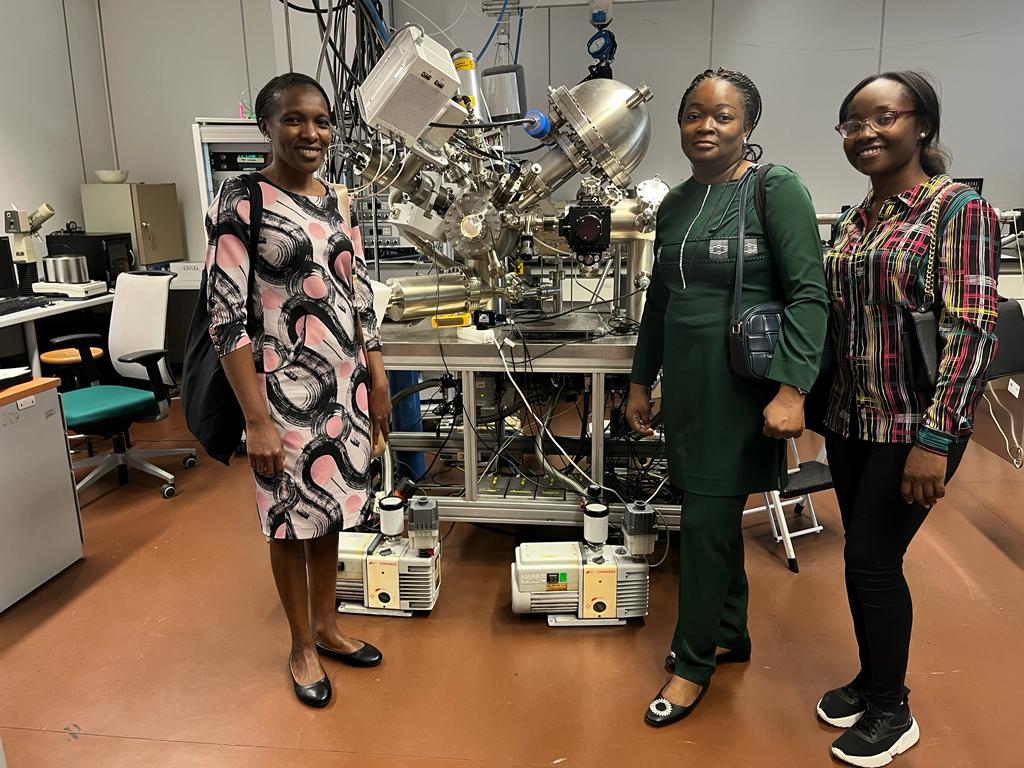 Las científicas africanas Daisy Njeru, Jacinta Chekwube y Linda Kouame visitan la UNED - Noticias Harambee Julio 2023
