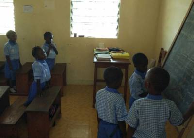 Acogimiento y educación de huérfanos del ébola