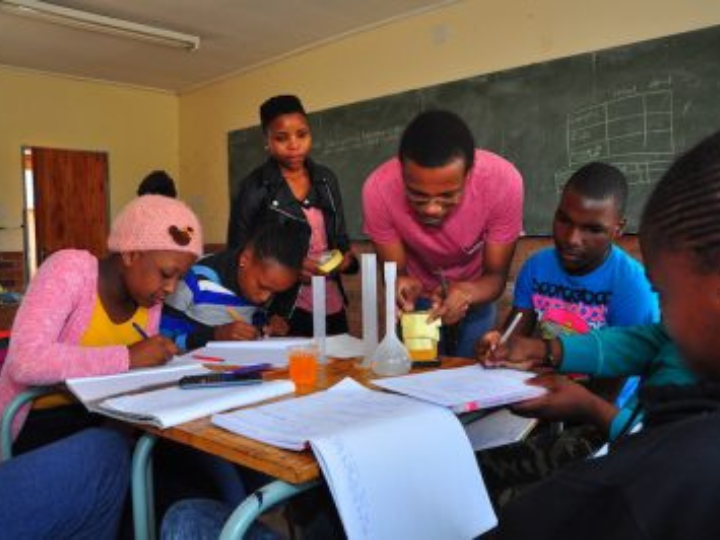 Proyecto Desarrollo 2017 - Harambee - Programa Tutorial: Protea Glen Self-Leadership  Apoyo escolar a 120 estudiantes de secundaria