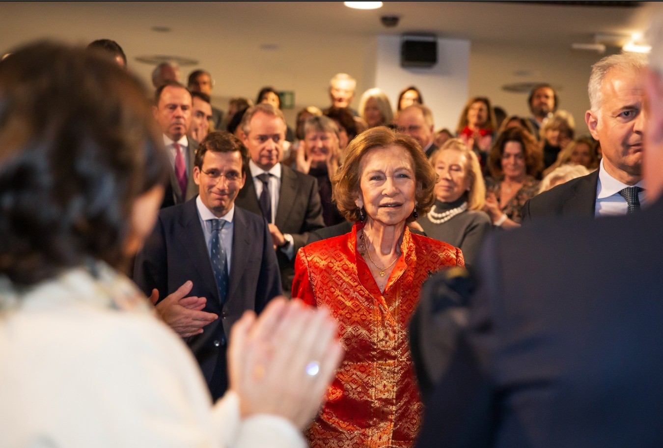 S.M. la Reina Doña Sofía en su entrada al Concierto XX aniversario de Harambee - Noticias Harambee ONGD - 2023