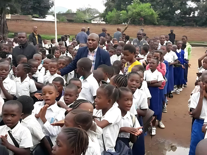 Educación básica en zona de posguerra en R. D. Congo